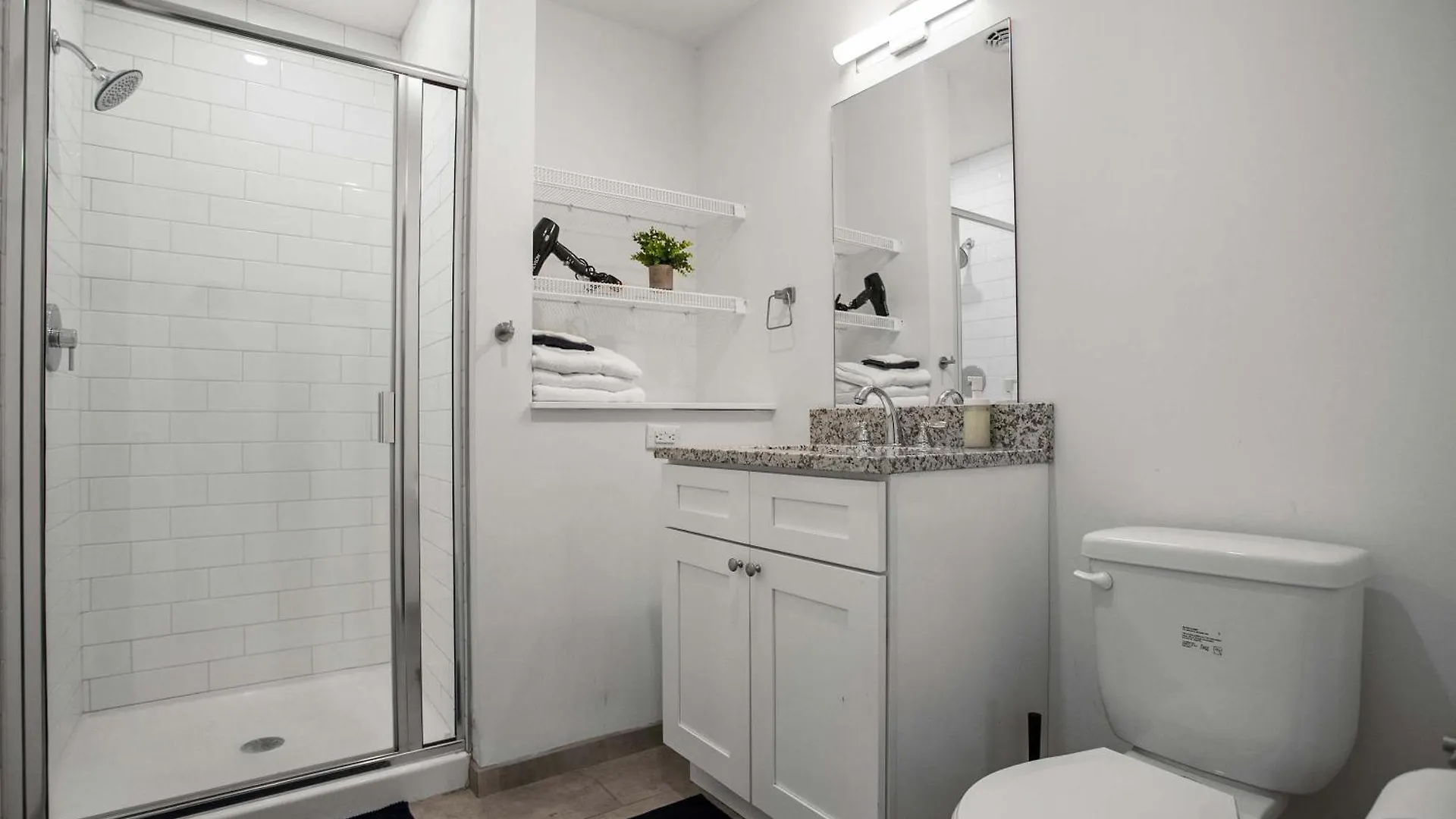 CozySuites Stunning 1BR in Downtown Pitts #23 Pittsburgh Apartment